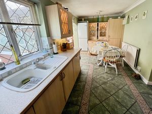 Kitchen Diner- click for photo gallery